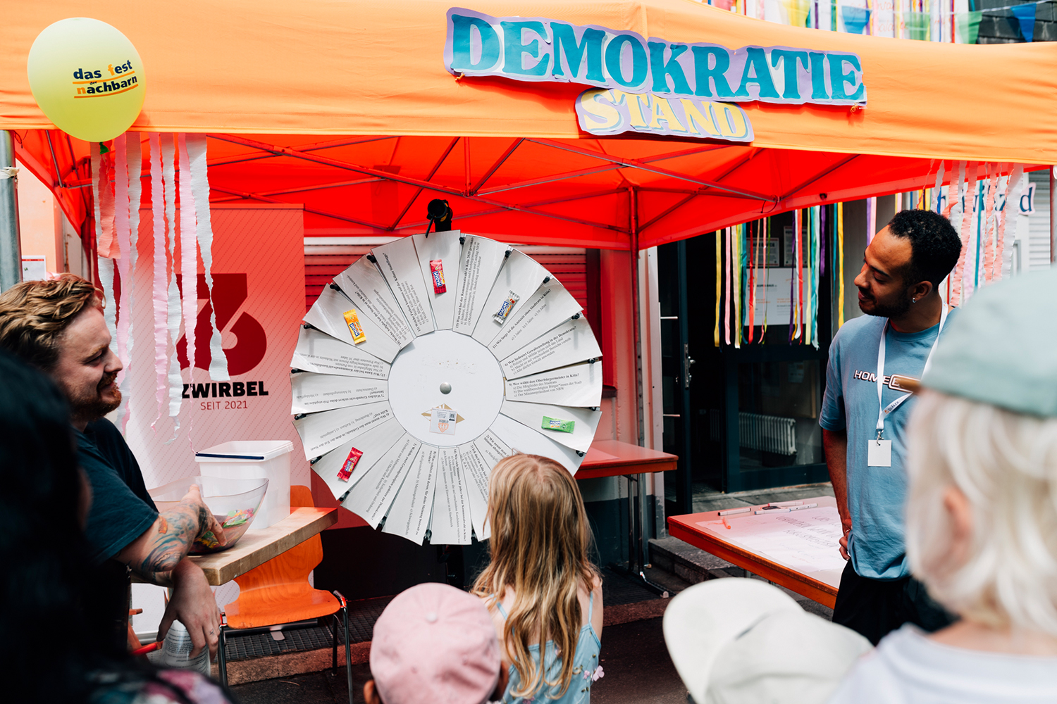 Foto Zwirbelwind Demokratie Stand